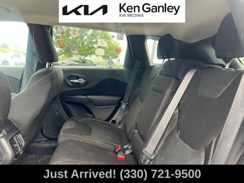 Used 2015 Jeep Cherokee Latitude w/ Cold Weather Group AWD/4WD image 10
