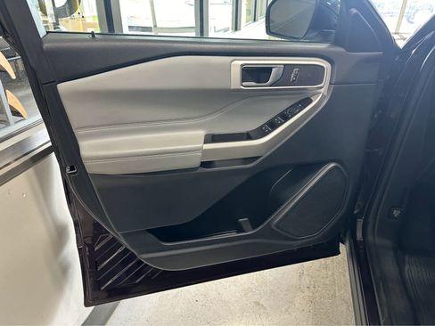 Used 2022 Ford Explorer XLT w/ Equipment Group 202A image 14