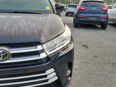 Used 2019 Toyota Highlander XLE image 3