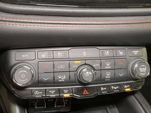 Used 2025 Dodge Durango GT AWD/4WD image 34
