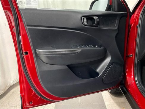 Used 2024 Hyundai Venue Limited image 10