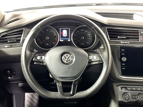 Used 2018 Volkswagen Tiguan SE w/ Panoramic Sunroof Package image 13