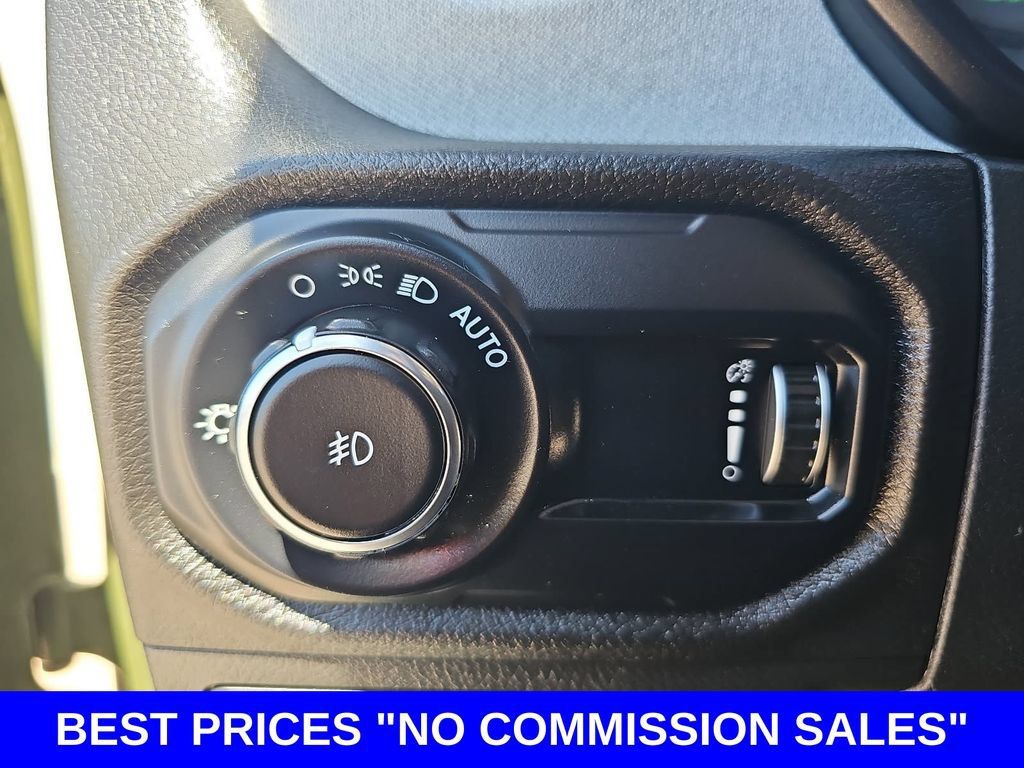 Used 2024 Jeep Wrangler Unlimited AWD/4WD image 25