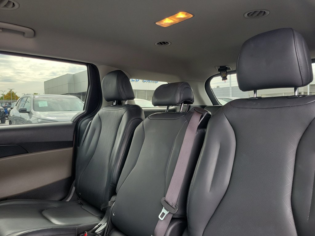 Used 2026 Kia Carnival FWD image 15