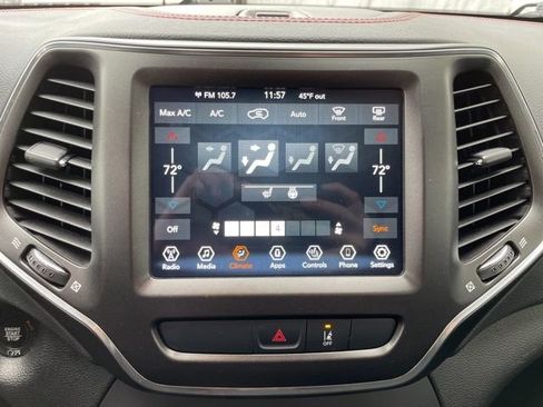 Used 2022 Jeep Cherokee Trailhawk image 18