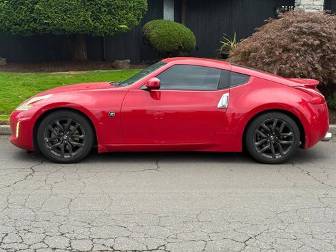 Used 2015 Nissan 370Z Coupe image 2