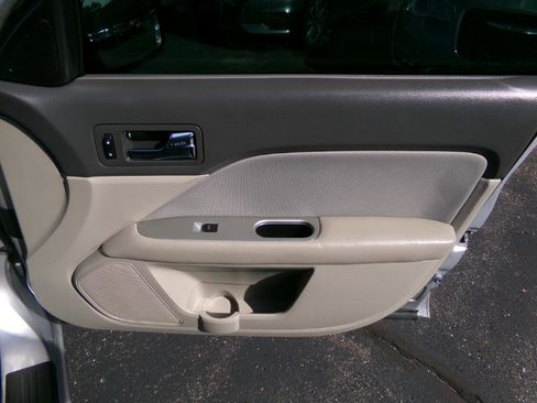 Used 2011 Ford Fusion SEL image 31