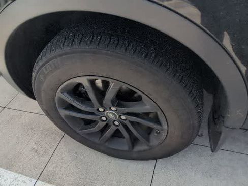 Used 2018 Land Rover Discovery Sport HSE image 12