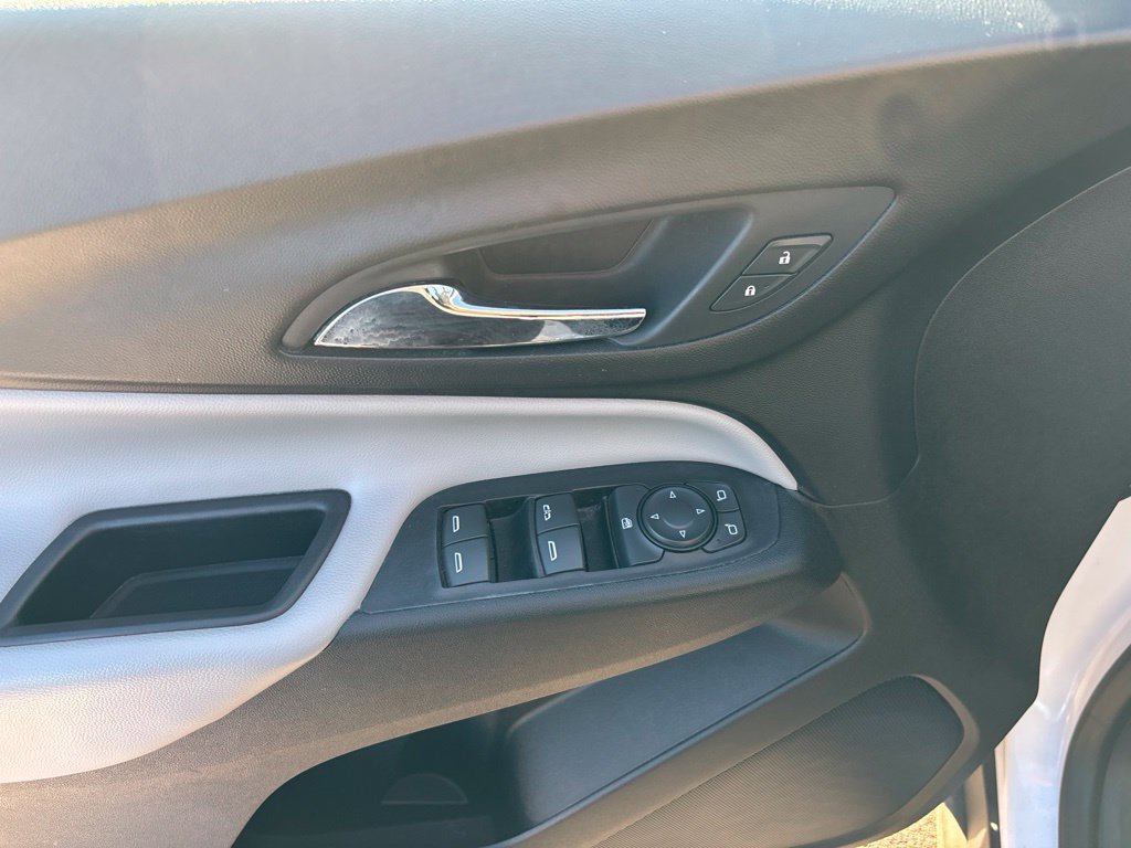 Used 2018 Chevrolet Equinox LT FWD image 12