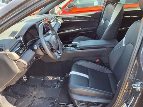 Used 2025 Toyota Camry SE w/ Convenience Package image 11