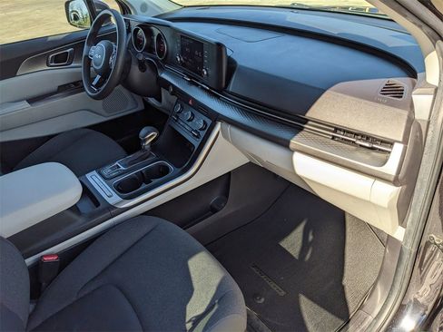 Certified 2022 Kia Carnival LX image 14