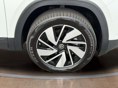 Used 2025 Volkswagen Atlas SE FWD image 26