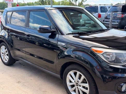 Used 2018 Kia Soul + FWD image 5