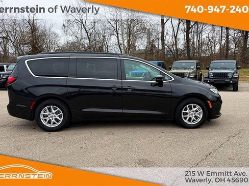 Used 2022 Chrysler Pacifica Touring-L image 21