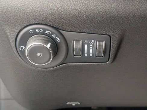 Used 2025 Jeep Compass Trailhawk w/ Trailer Tow Group AWD/4WD image 13