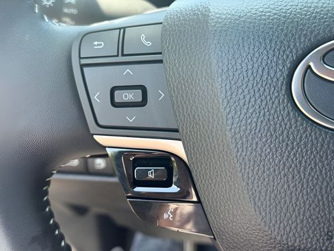 Used 2025 Toyota Camry SE w/ Convenience Package FWD image 16