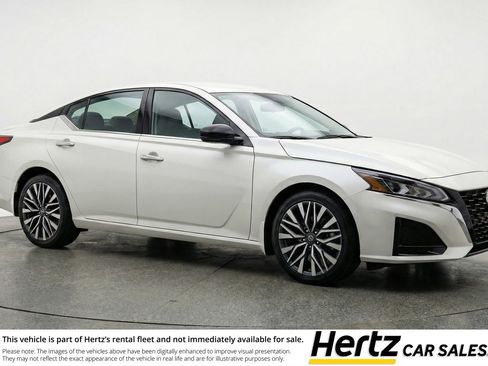 Used 2025 Nissan Altima 2.5 SV image 1
