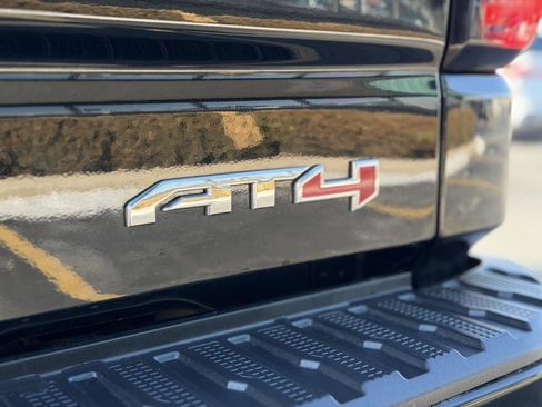 Used 2019 GMC Sierra 1500 AT4 w/ Off Road Performance Package image 22