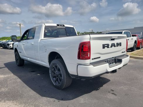 New 2026 RAM 3500 Laramie AWD/4WD image 8