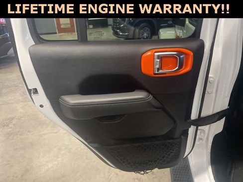 Used 2018 Jeep Wrangler Unlimited Sahara image 23