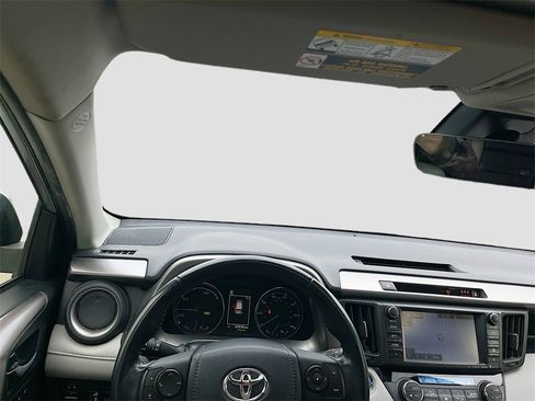Used 2018 Toyota RAV4 Limited image 23