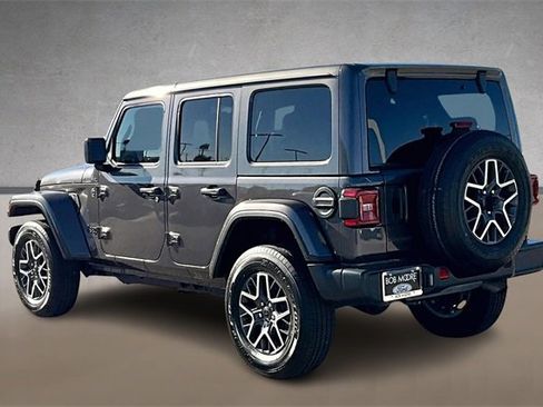Used 2025 Jeep Wrangler Sahara image 9