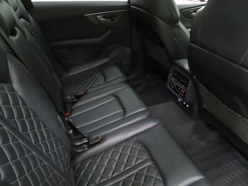 Used 2020 Audi SQ7 Premium Plus w/ SQ7 Black Optic Package AWD/4WD image 24
