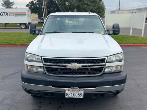 Used 2006 Chevrolet Silverado 2500 LT w/ Heavy-Duty Power Package image 2
