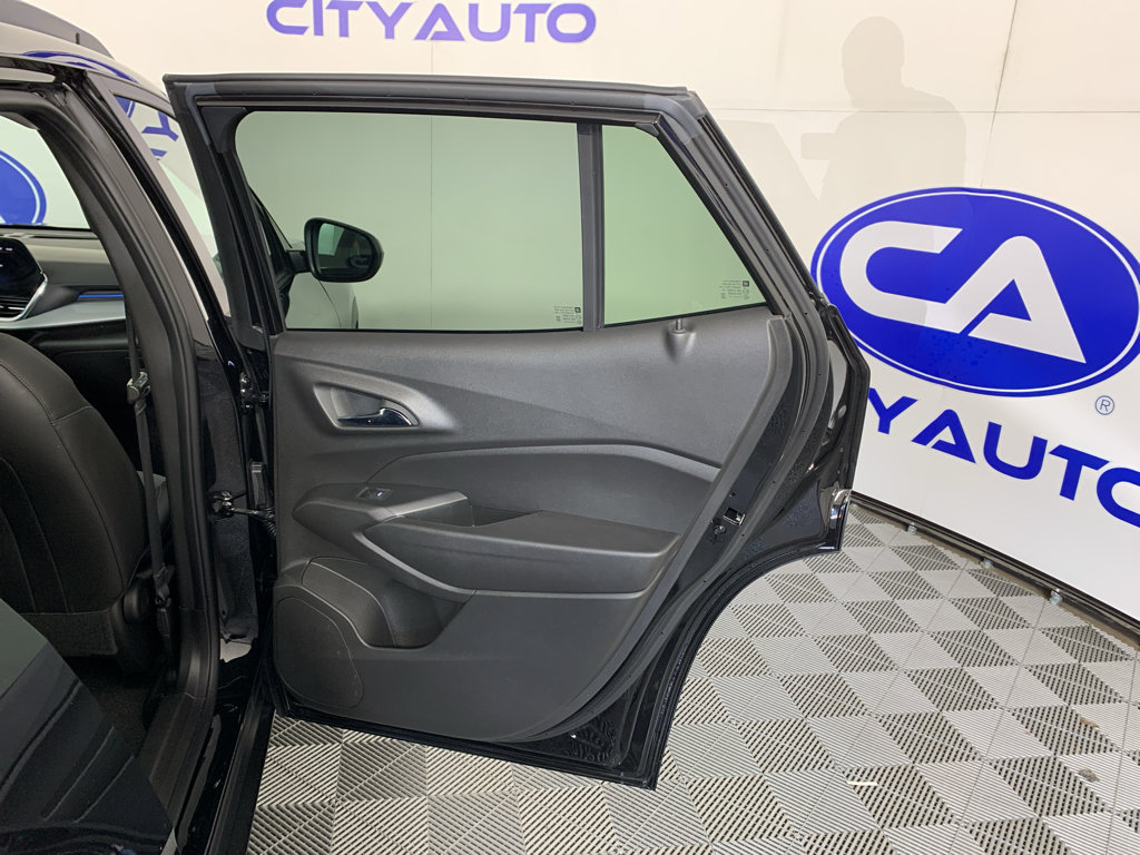 Used 2025 Chevrolet Trax LT FWD image 35