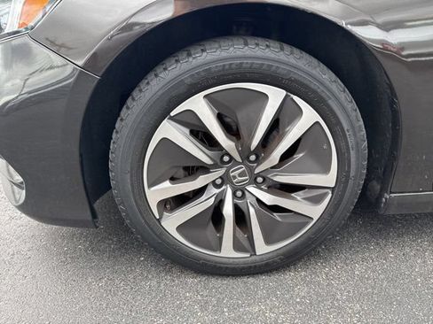 Used 2018 Honda Accord Touring image 9
