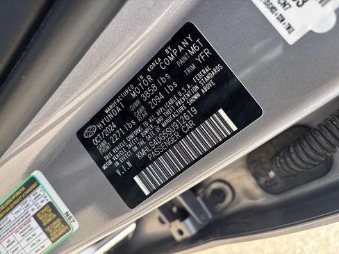 Used 2025 Hyundai Elantra SEL image 25