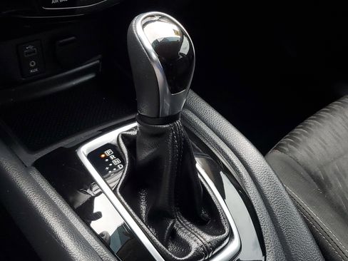 Used 2017 Nissan Rogue SV FWD image 30