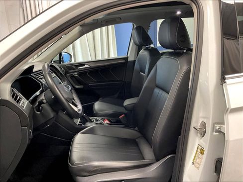 Used 2023 Volkswagen Tiguan SE AWD/4WD image 10