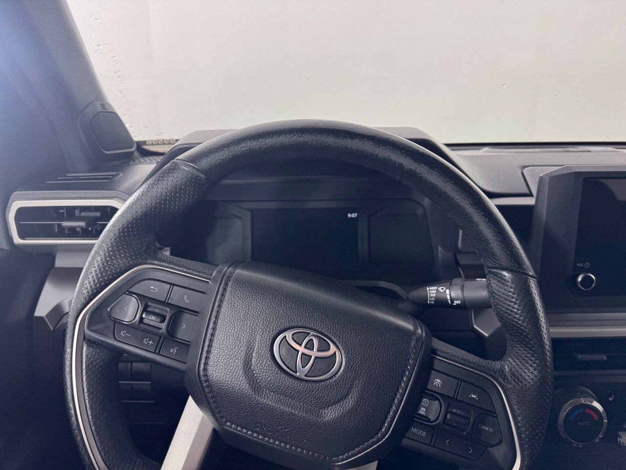Used 2024 Toyota Tacoma SR5 AWD/4WD image 11
