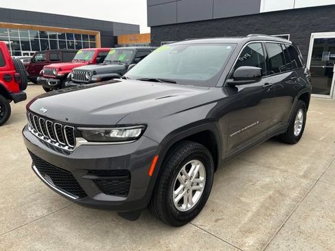 Certified 2023 Jeep Grand Cherokee Laredo w/ Luxury Tech Group I AWD/4WD image 3