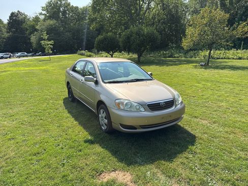 Used 2005 Toyota Corolla LE w/ Audio Value Pkg FWD image 1