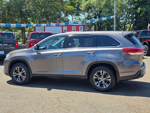 Used 2019 Toyota Highlander LE image 30