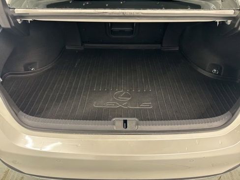 Used 2024 Lexus ES 250 w/ Premium Package image 10