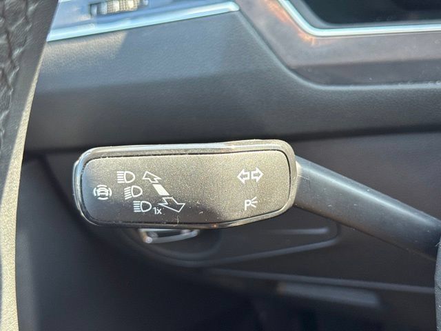 Used 2022 Volkswagen Tiguan SE R-Line FWD image 12