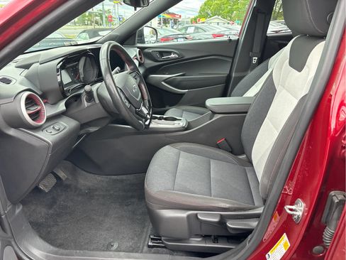 Certified 2024 Chevrolet Trax RS w/ Driver Confidence Package FWD image 8