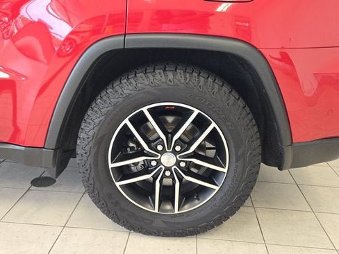 Used 2017 Jeep Grand Cherokee Trailhawk w/ Trailhawk Luxury Group AWD/4WD image 13