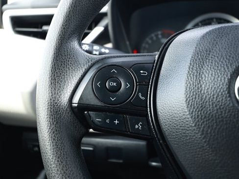 Used 2020 Toyota Corolla LE FWD image 13