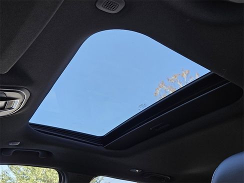 New 2025 Jeep Grand Cherokee Altitude image 17