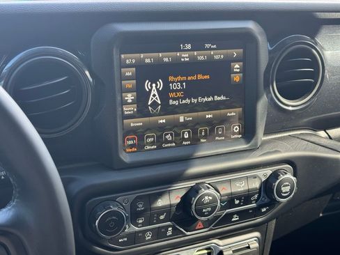 Used 2023 Jeep Wrangler Altitude image 28