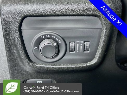 Used 2025 Jeep Grand Cherokee Altitude AWD/4WD image 19