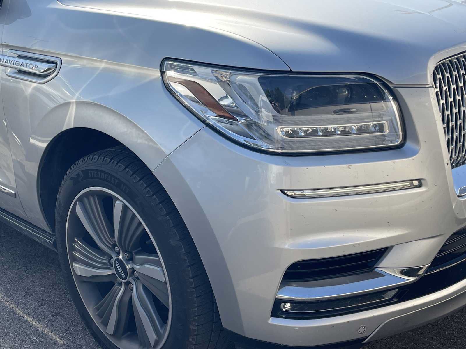 Used 2018 Lincoln Navigator Reserve w/ Cargo Package AWD/4WD image 10