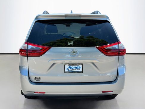 Used 2020 Toyota Sienna LE FWD image 6