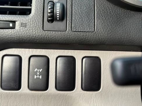 Used 2006 Toyota 4Runner SR5 AWD/4WD image 17