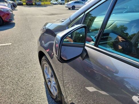 Used 2025 Toyota Sienna XLE image 18