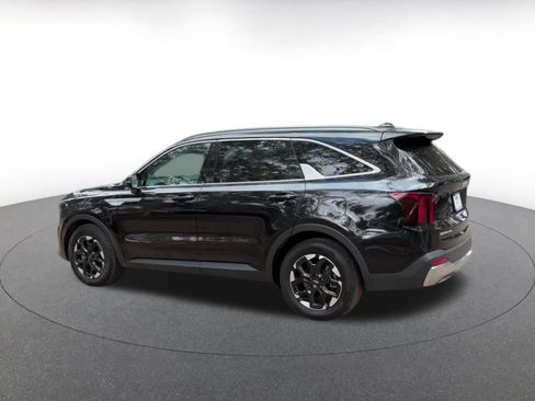 Used 2024 Kia Sorento S FWD image 10